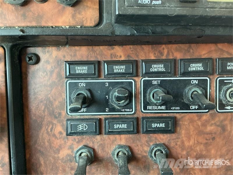 Kenworth T800 6x4 Cab and Chassis Cabine si interior