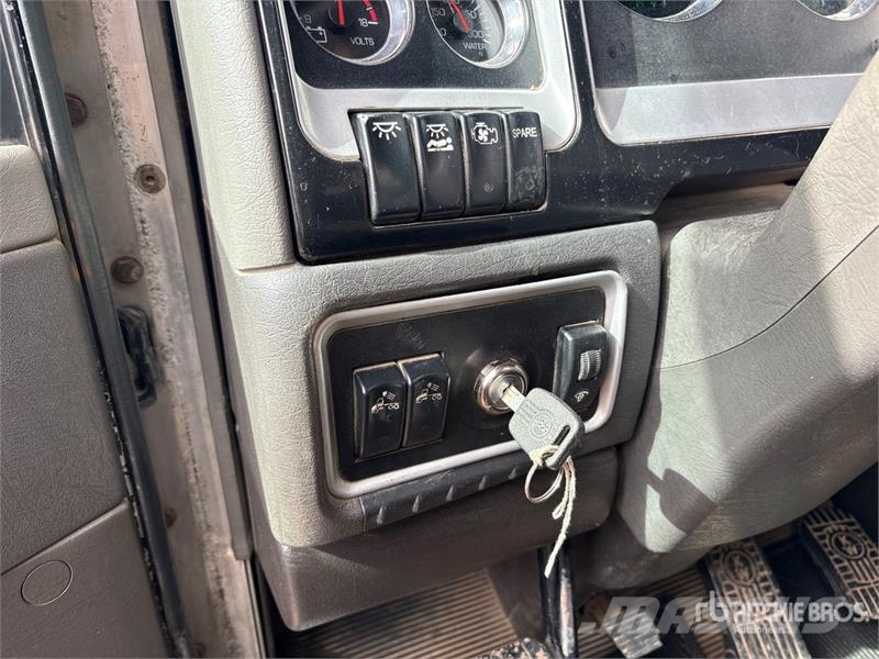 Kenworth T800 6x4 Truck T/A Sleeper Truck Tractor Sattelzugmaschinen