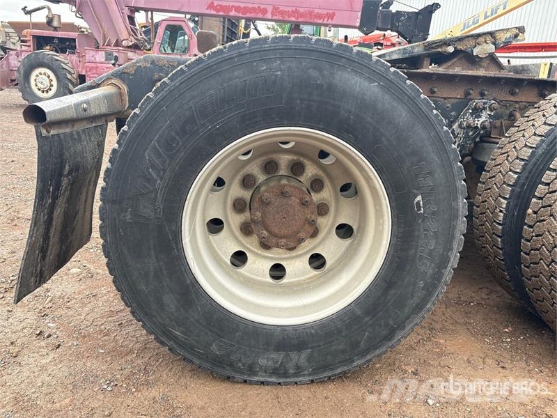 Kenworth T800 6x4 Truck T/A Sleeper Truck Tractor Sattelzugmaschinen