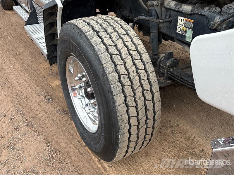 Kenworth T880 Trekkers