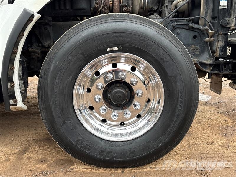 Kenworth T880 Trekkers
