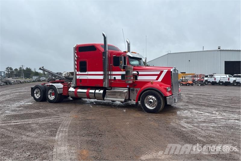 Kenworth W900L Prime Movers