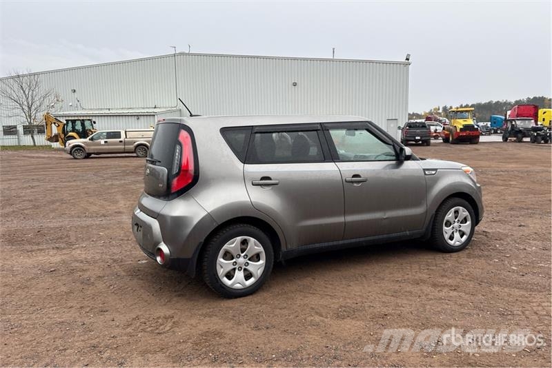 Kia Soul 2WD SUV Automobili