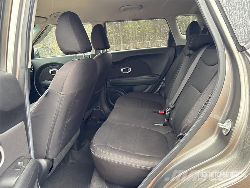 Kia Soul 2WD SUV Automobili
