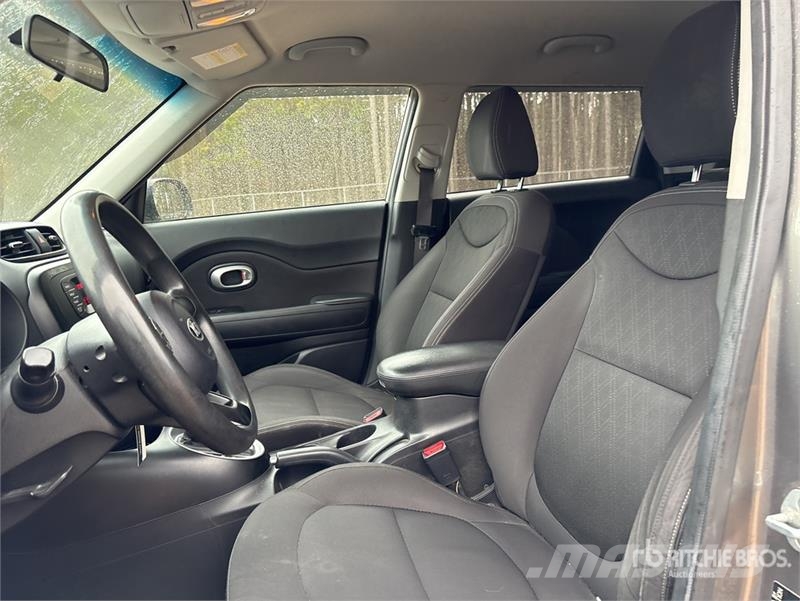 Kia Soul 2WD SUV Automobili