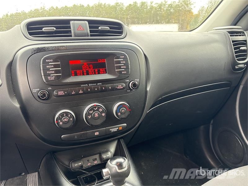 Kia Soul 2WD SUV Automobili