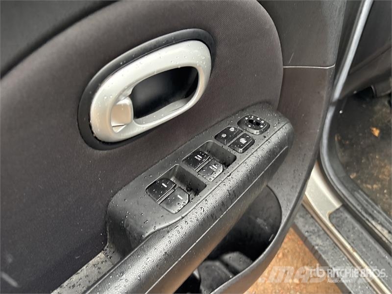 Kia Soul 2WD SUV 汽车