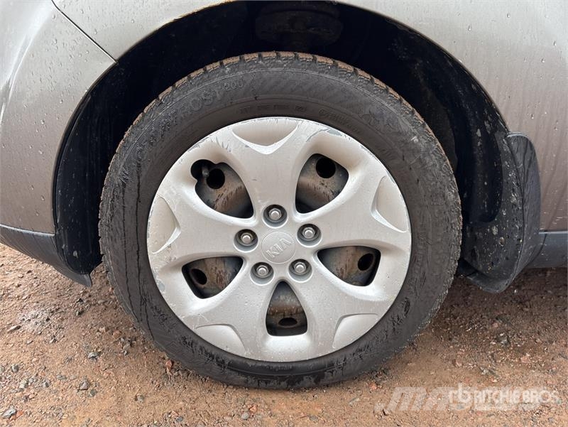 Kia Soul 2WD SUV Automobili
