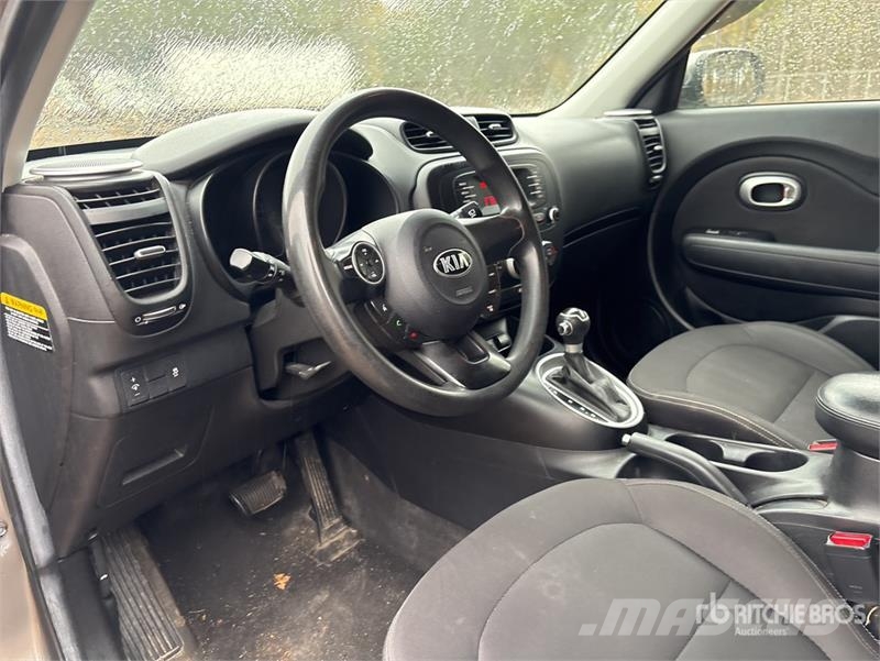 Kia Soul 2WD SUV Automobili