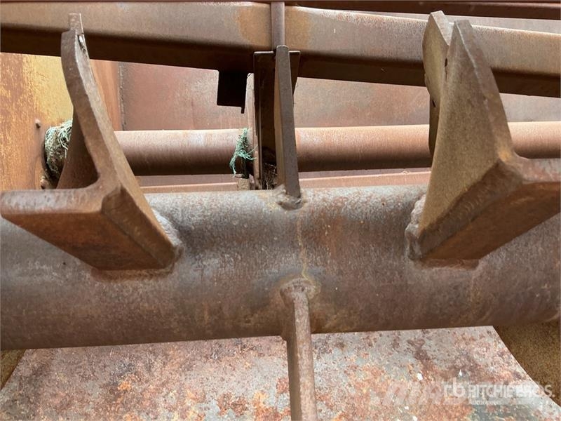 Knight Auggie 3030 13 ft x 7 ft 2 in Feed Mixer Mikser besleyiciler
