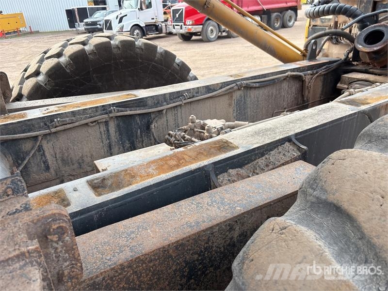 Komatsu HM400-3 Zglobni demperji