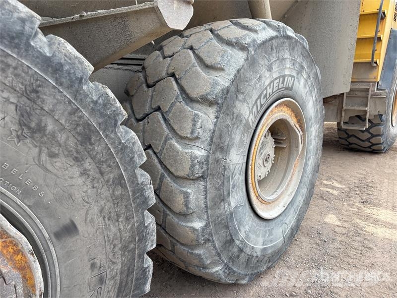 Komatsu HM400-3 Transportoare articulate