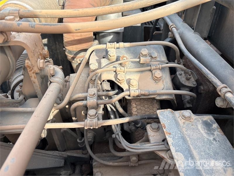 Komatsu HM400-3 Zglobni demperji