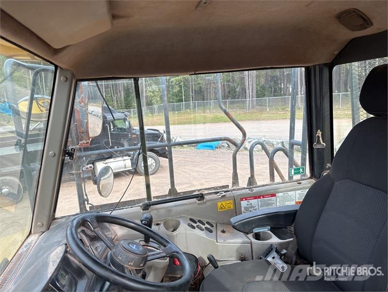Komatsu HM400-3 Zglobni demperji