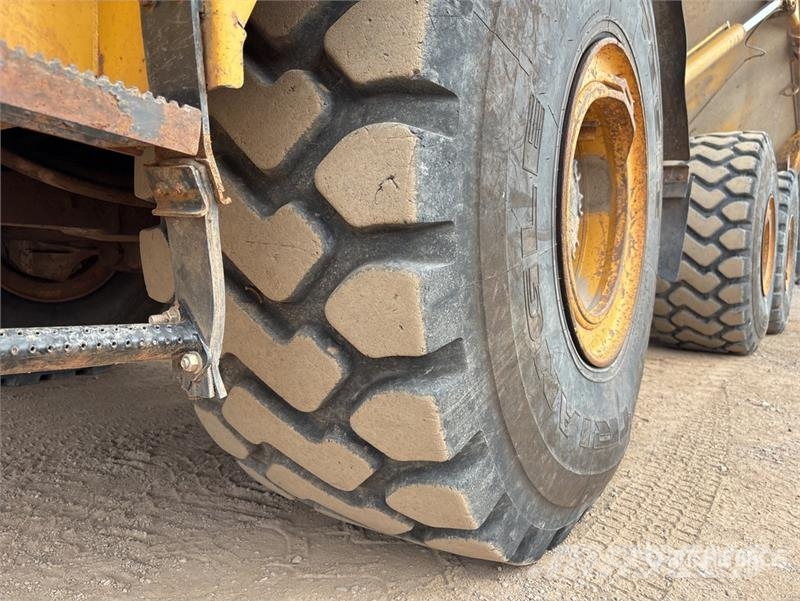 Komatsu HM400-3 Zglobni demperji