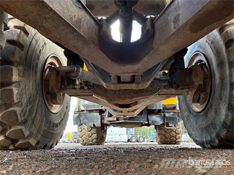Komatsu HM400-3 Tombereau articulé