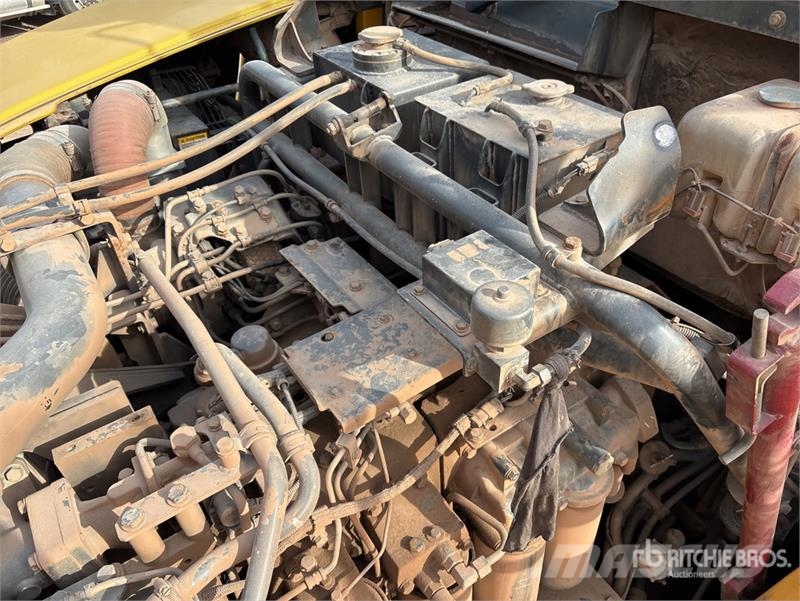 Komatsu HM400-3 Zglobni demperji