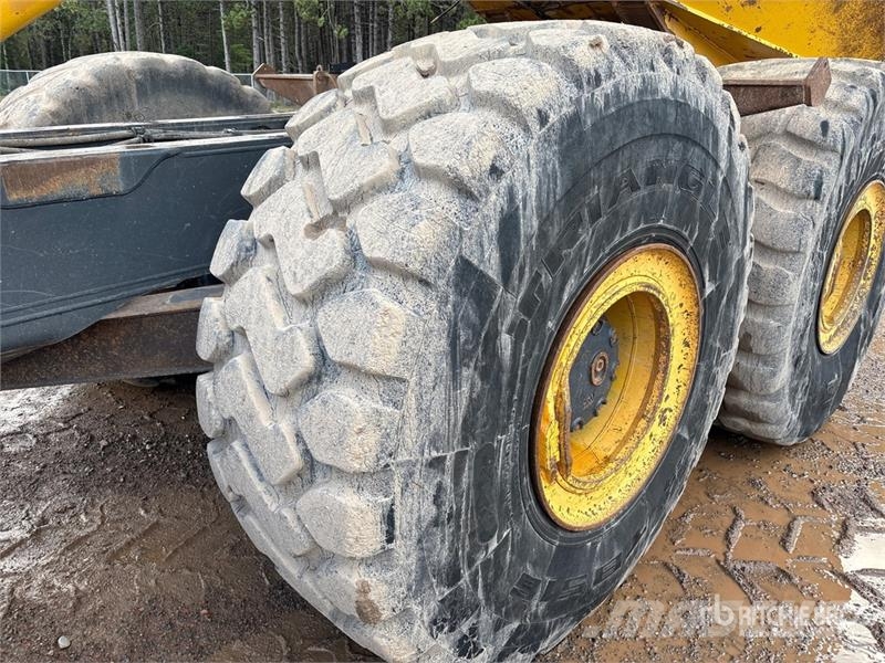 Komatsu HM400-3 Tombereau articulé