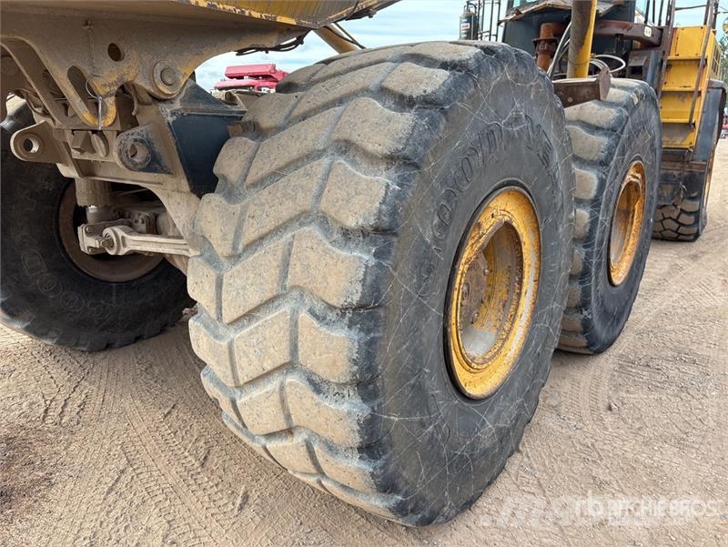 Komatsu HM400-3 Zglobni demperji
