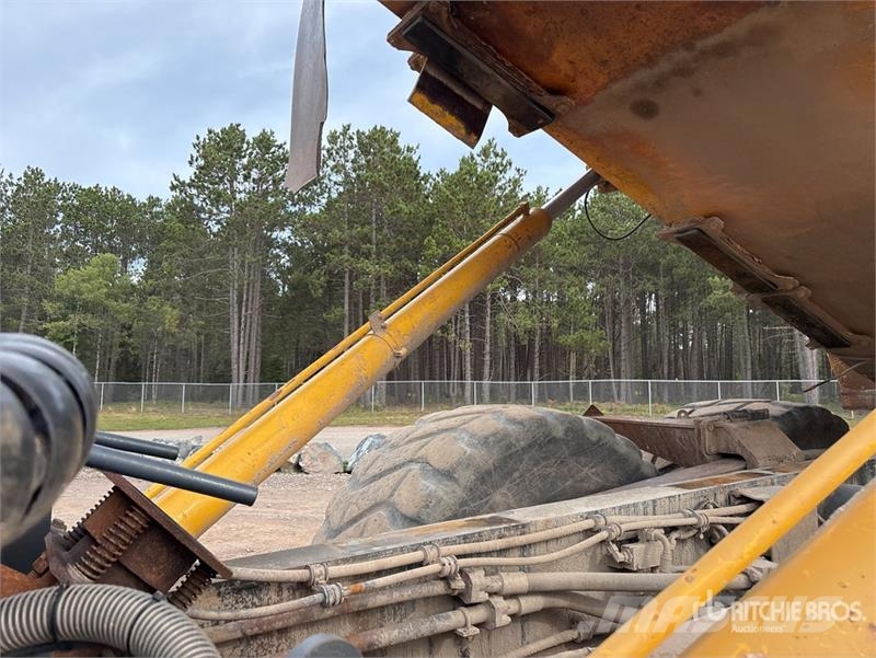 Komatsu HM400-3 Zglobni demperji