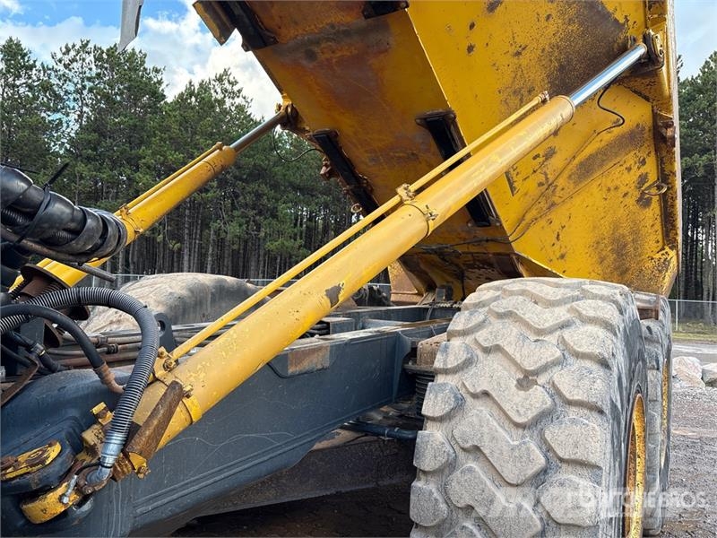 Komatsu HM400-3 Tombereau articulé