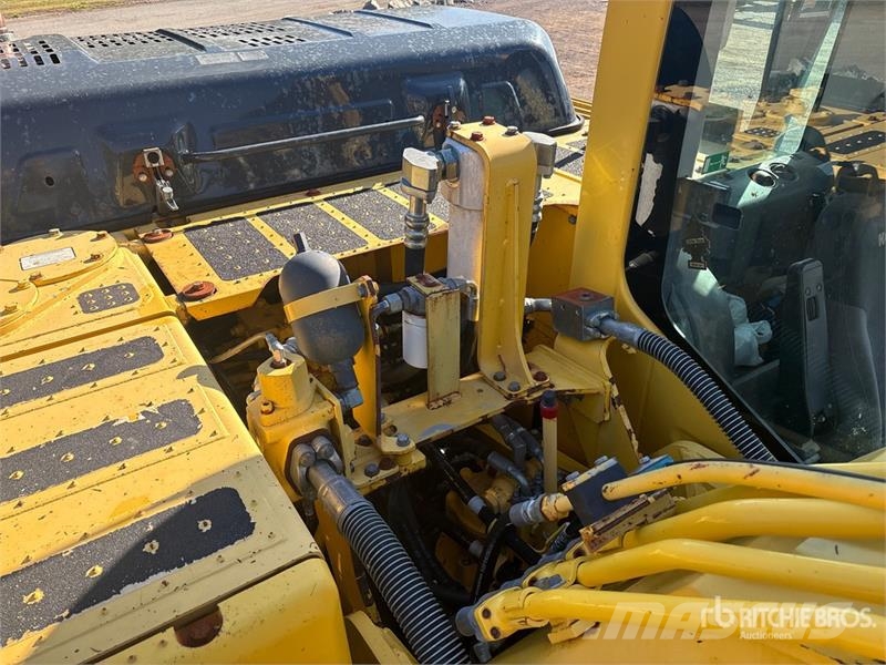 Komatsu PC210LC-10 Tracked Excavator 履带挖掘机