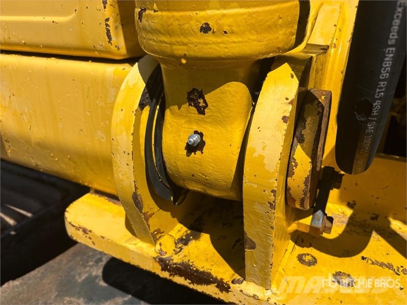 Komatsu PC220LC-7 Long Reach Tracked Excavator Beltegraver