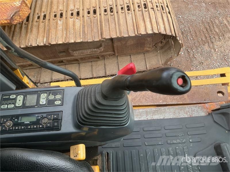 Komatsu PC220LC-7 Long Reach Tracked Excavator Beltegraver