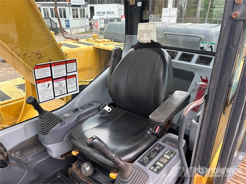 Komatsu PC220LC-7 Long Reach Tracked Excavator Beltegraver
