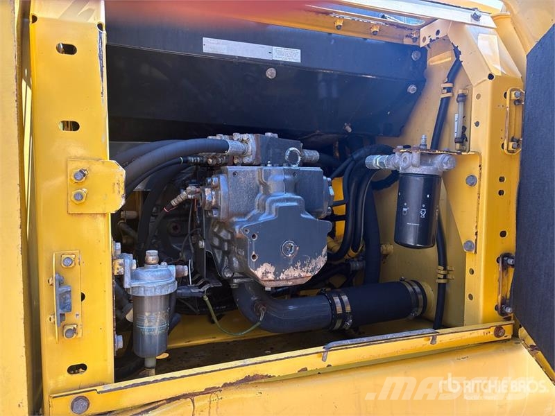 Komatsu PC220LC-7 Long Reach Tracked Excavator Beltegraver