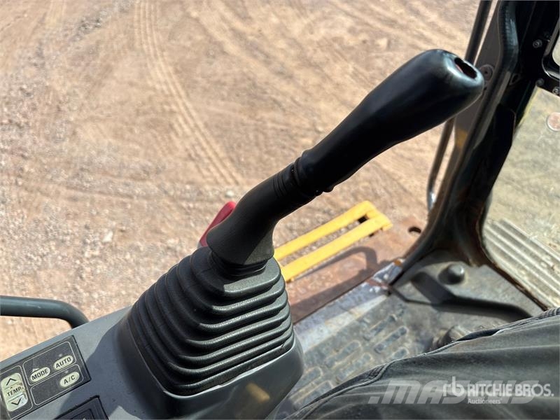 Komatsu PC220LC-7 Long Reach Tracked Excavator Beltegraver