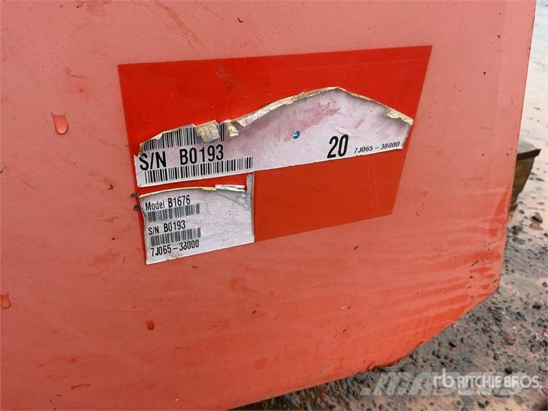 Kubota B1676 59 in Ag Tractor Bucket (Unused) Egyéb traktor tartozékok