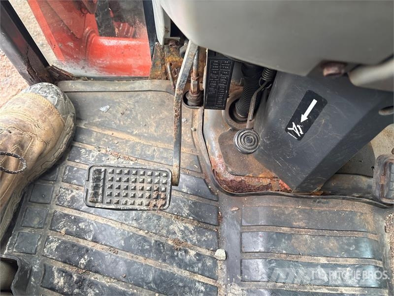 Kubota L3240D 4WD Utility Tractor Taajamatraktorit