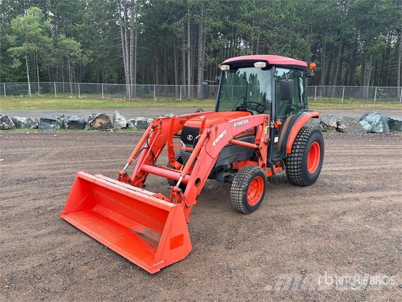 Kubota L3240D 4WD Utility Tractor Taajamatraktorit