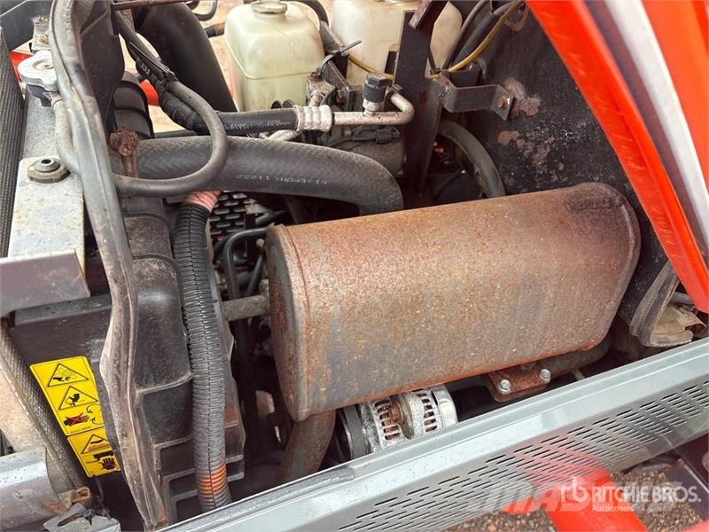 Kubota L3240D 4WD Utility Tractor Taajamatraktorit