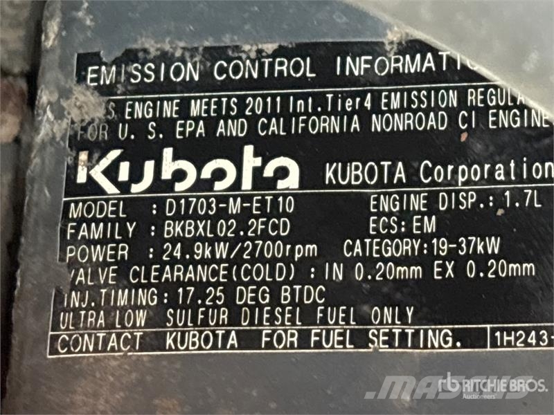 Kubota L3240D 4WD Utility Tractor Taajamatraktorit