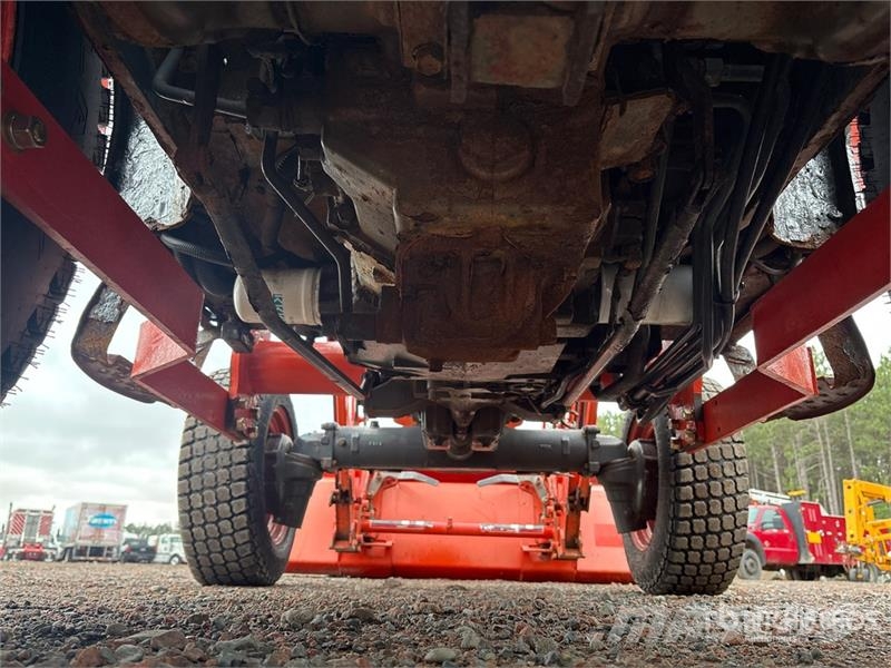 Kubota L3240D 4WD Utility Tractor Taajamatraktorit
