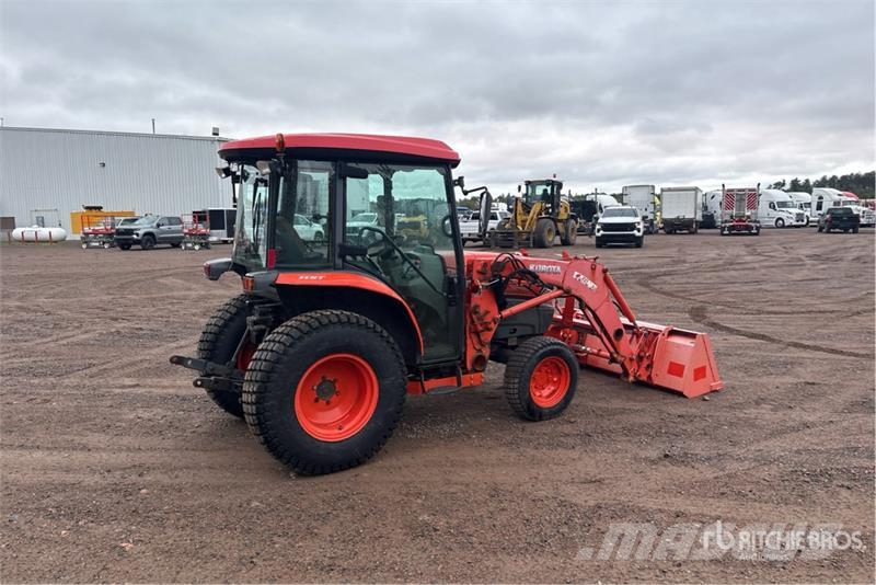 Kubota L3240D 4WD Utility Tractor Taajamatraktorit