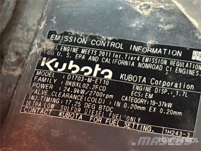 Kubota L3240D 4WD Utility Tractor Taajamatraktorit