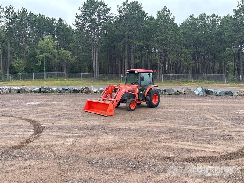 Kubota L3240D 4WD Utility Tractor Taajamatraktorit