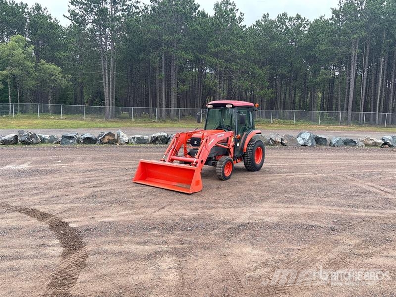Kubota L3240D 4WD Utility Tractor Taajamatraktorit