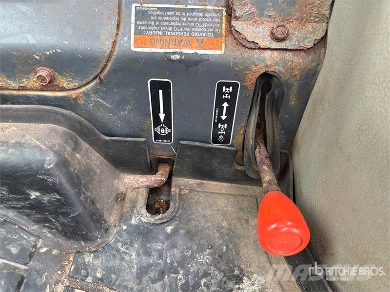 Kubota L3240D 4WD Utility Tractor Taajamatraktorit