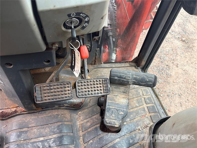 Kubota L3240D 4WD Utility Tractor Taajamatraktorit