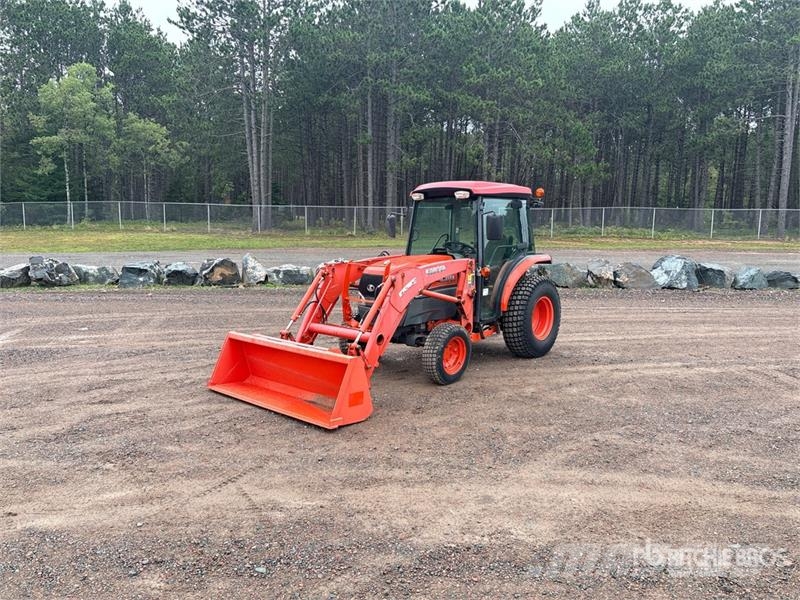 Kubota L3240D 4WD Utility Tractor Taajamatraktorit
