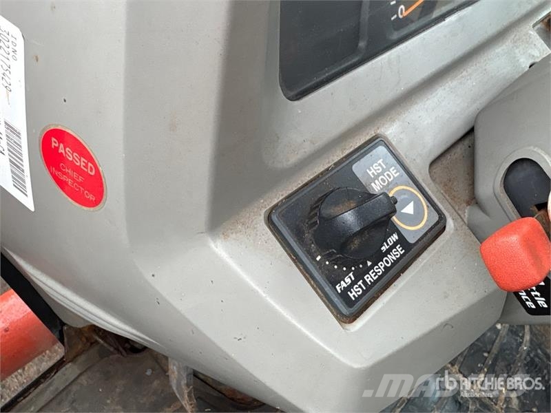 Kubota L3240D 4WD Utility Tractor Taajamatraktorit
