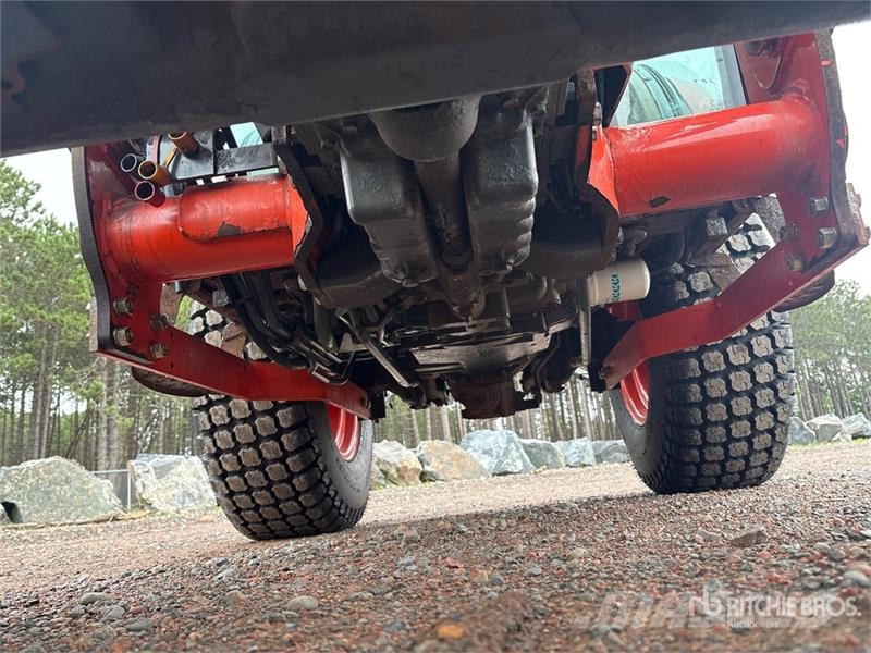 Kubota L3240D 4WD Utility Tractor Taajamatraktorit