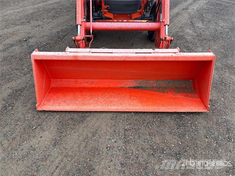 Kubota L3240D 4WD Utility Tractor Taajamatraktorit