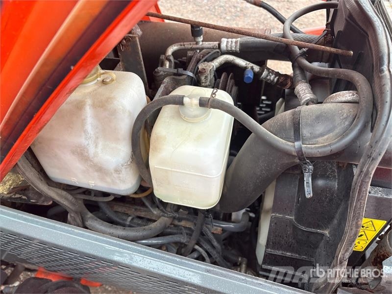 Kubota L3240D 4WD Utility Tractor Taajamatraktorit