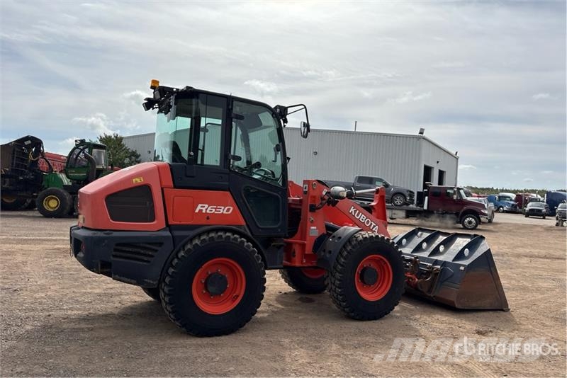 Kubota R630 Kolesni nakladalci