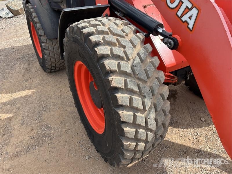 Kubota R630 Kolesni nakladalci